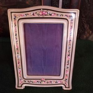 Wedgewood Frame